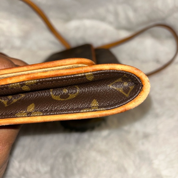 Louis Vuitton Monogram Twin Pochette GM - Picture 14 of 16